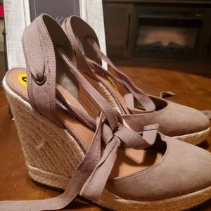 Steve Madden wedge close toe shoes size 9